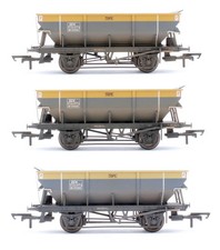 HORNBY 'OO' GAUGE R6420 SET OF