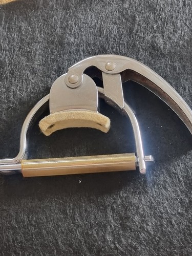 Gibson vintage guitar capo - gibson,