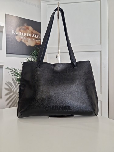Chanel black caviar leather - black,