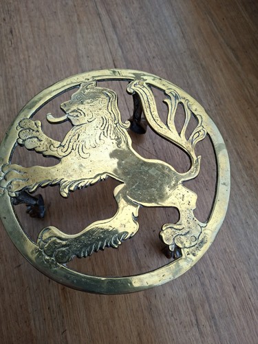 Vintage lion trivet - lion,