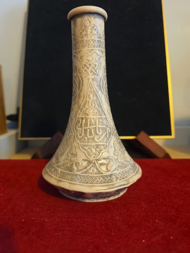 Unused old looking - &, middle