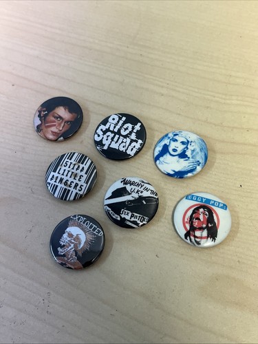 Vintage music badges exploited - music,