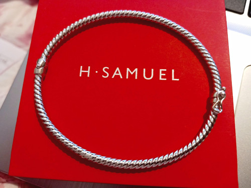 9ct white gold - gold, bangle