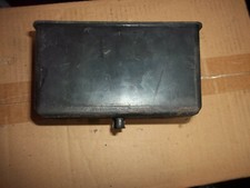 Piaggio vespa ET4 50 Battery tray This is the 4 stroke version