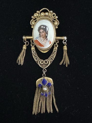 1940s victorian revival hand - victorian,