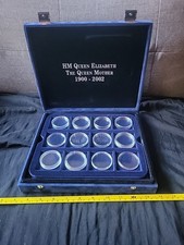 Holds 36 Capsules Vitage Coin Collectors Box - "HM QUEEN Elizabeth The Queen2002