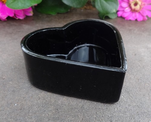 Glossy jet black - glossy,, jet-black