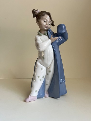 Nao lladro figurine - by,