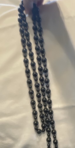 Black round beaded - black,