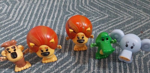 The noisy lion figures - the,
