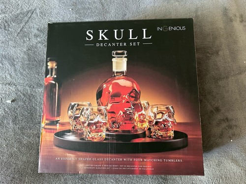 Scull decanter set with - scull,