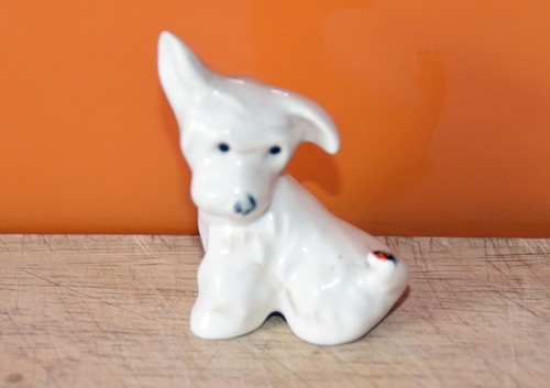 Beswick miniature dog with - dog,