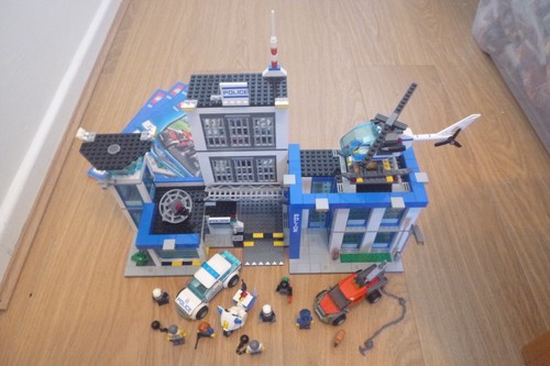 Lego city police station set - lego,