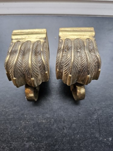 Pair antiqe lions foot - of,
