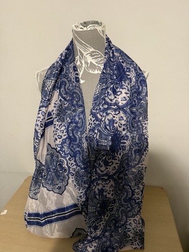 Blue and white shawl - white,
