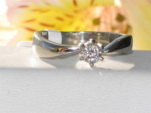 Ladies solitaire ring silver