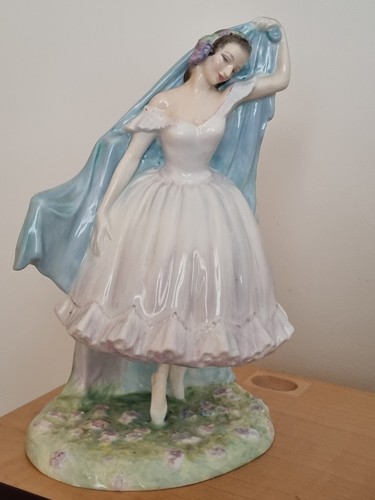 Royal doulton figurine - royal, bone
