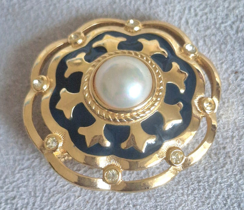 Vintage burberrys brooch - burberrys,