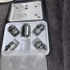 GENUINE TOYOTA  PRIUS 2017