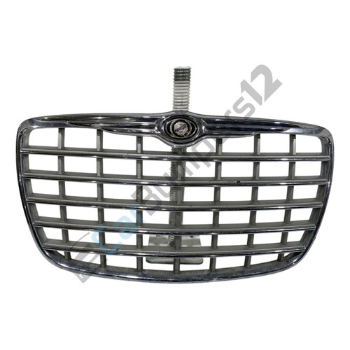 Chrysler 300c 2004 front - 2004-11,