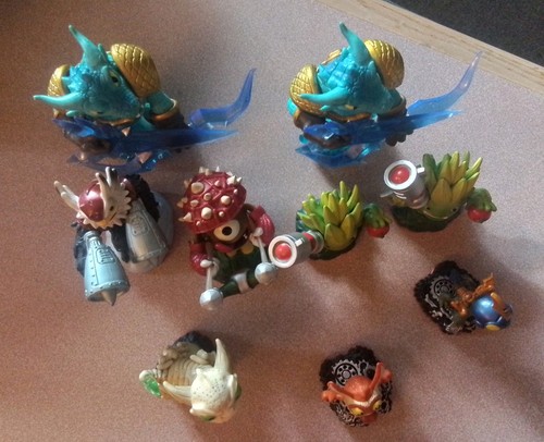 Skylander trap team - team, figures
