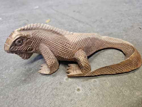 Iguana ornament hand carved - iguana,