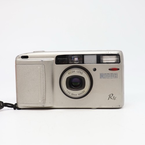 Ricoh r1e 35mm point shoot - ricoh,