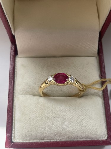 9ct gold ring with - with, and
