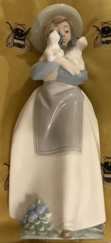 Nao lladro girl - with, two