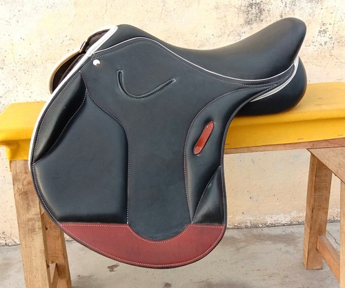 Leather jumping close contact - jumping/close,