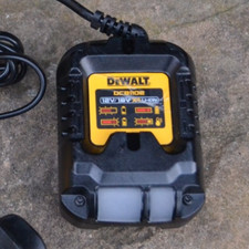 DeWALT DCB1102 CORDED 230V 12V/18V COMPACT XR Li-ION BATTERY CHARGER - 2023
