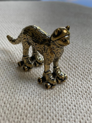 Little brass skating cat - little,
