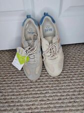 Freestep shoes new with defect