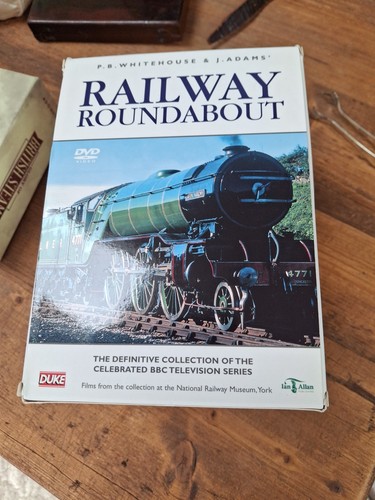 Railway roundabout boxed - roundabout,