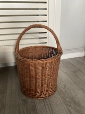 VINTGE TALL CIRCULAR WICKER