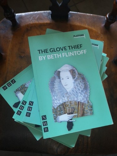 The glove thief play - thief,