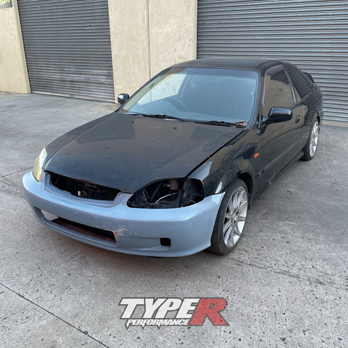 Wrecking 1999 honda - wrecking, civic