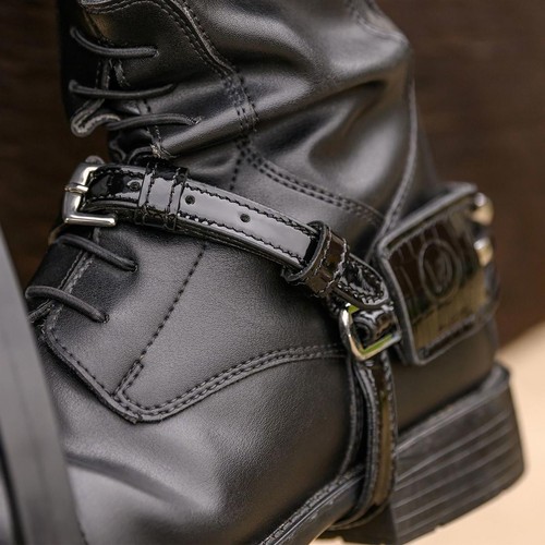 Black patent leather spur - patent,