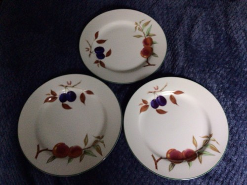 Royal worcester fine porcelain - royal,