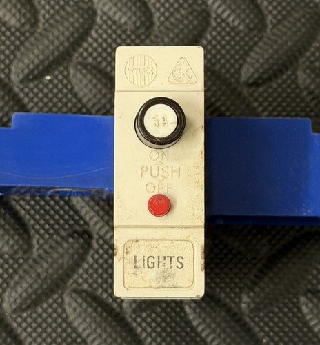 Wylex type push - b, push/plug