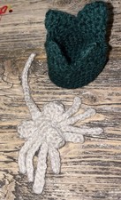 Crochet Facehugging Alien With
