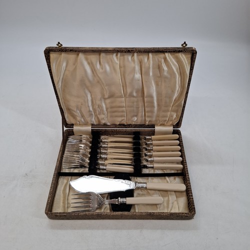 Cased fish cutlery - cased,
