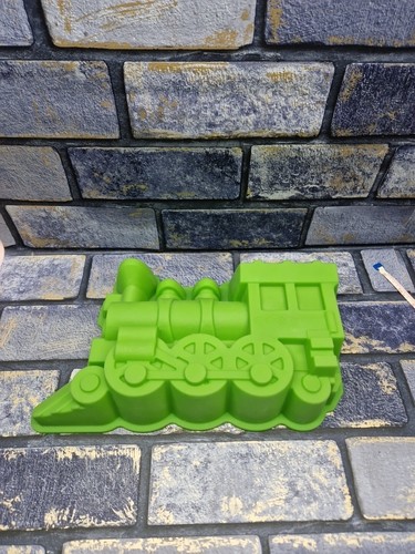 Train shape lime green - 3d,