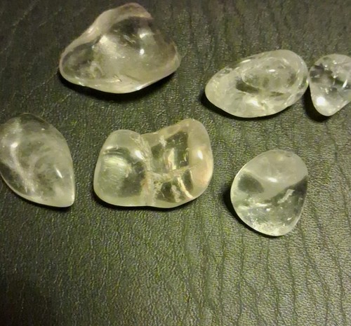 Clear quartz tumbled - clear,