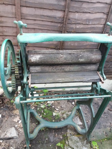 Vintage cast iron mangle ideal - cast,
