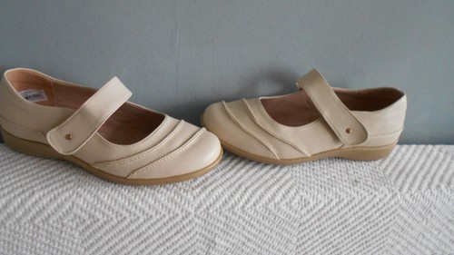 Caravelle ladies extra - extra, wide