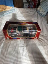 Ford Fairlane Crown Victoria 1:18 Scale Road Legends