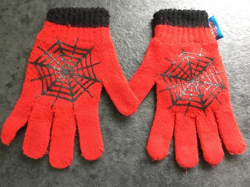 Boys spiderman gloves suitable
