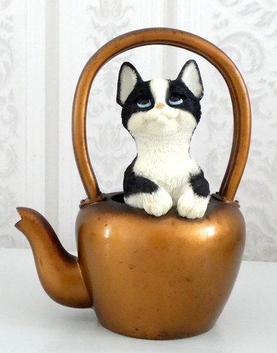 Resin ornament kitten cat - of, a
