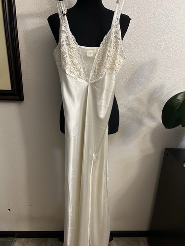 Vtg victoria secret gold - victoria’s,